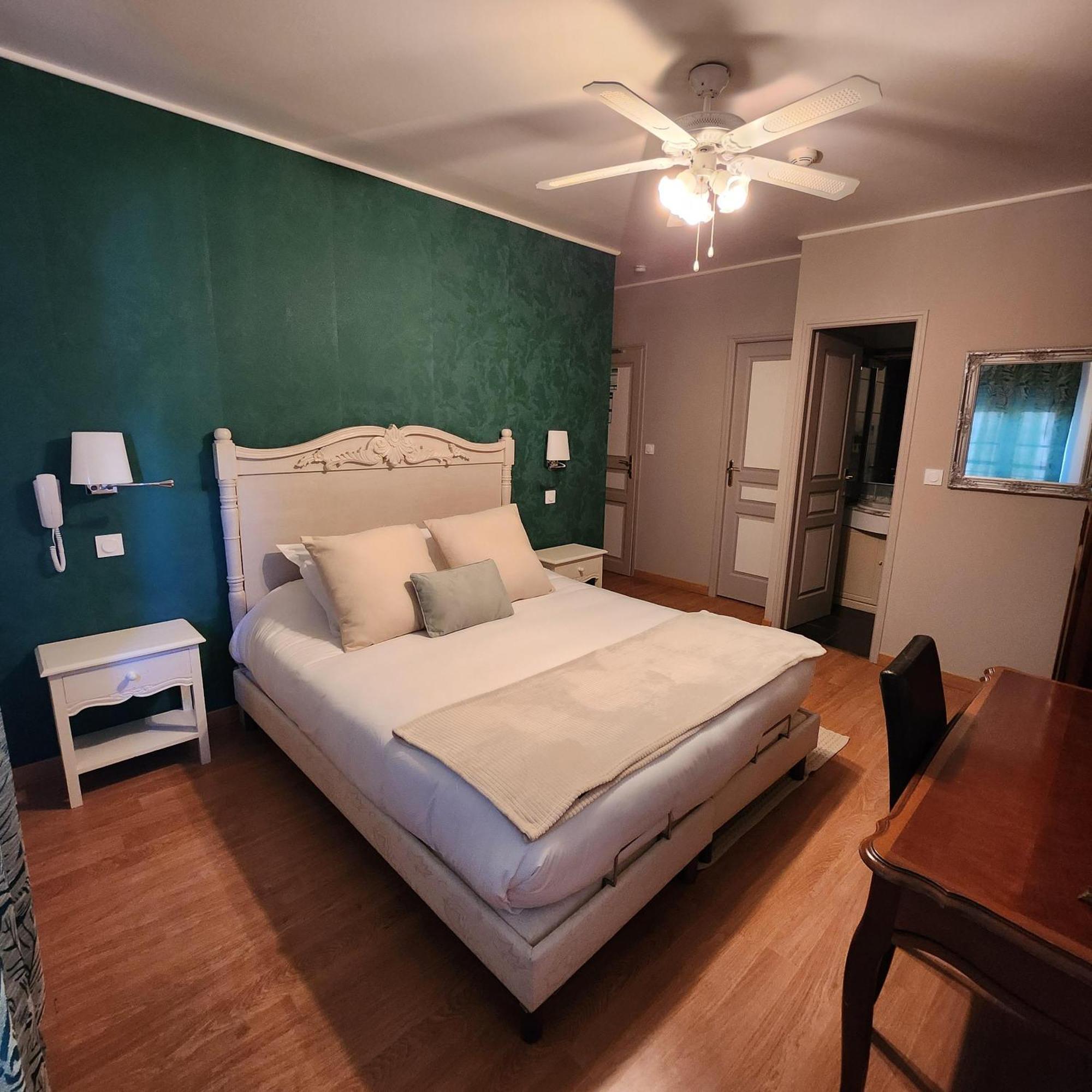 Hotel La Tour Perrier Eyrans Экстерьер фото