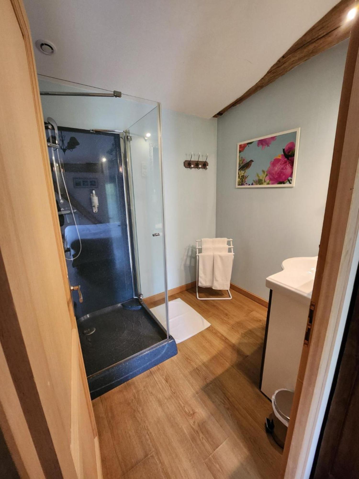 Hotel La Tour Perrier Eyrans Экстерьер фото