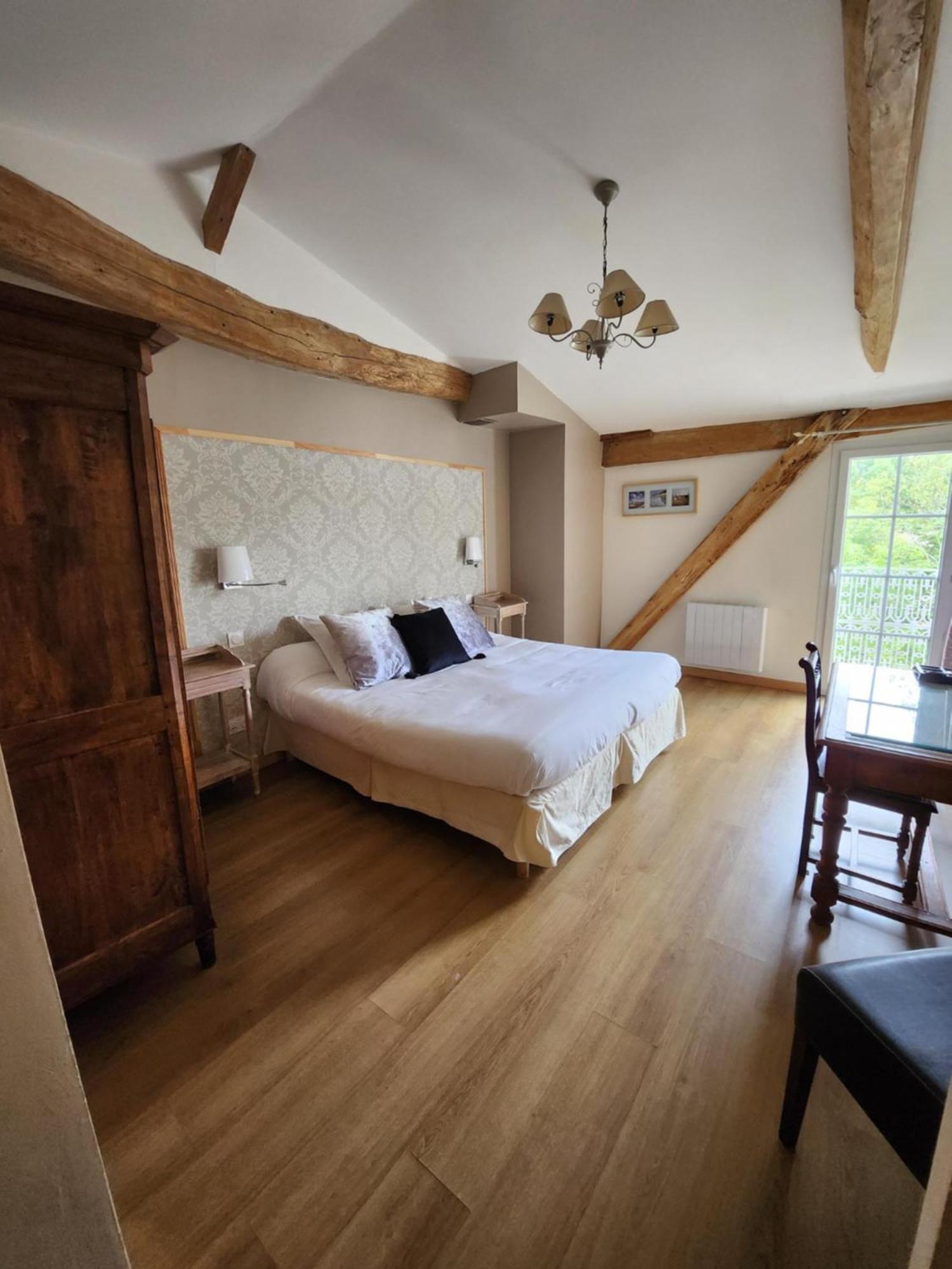 Hotel La Tour Perrier Eyrans Экстерьер фото