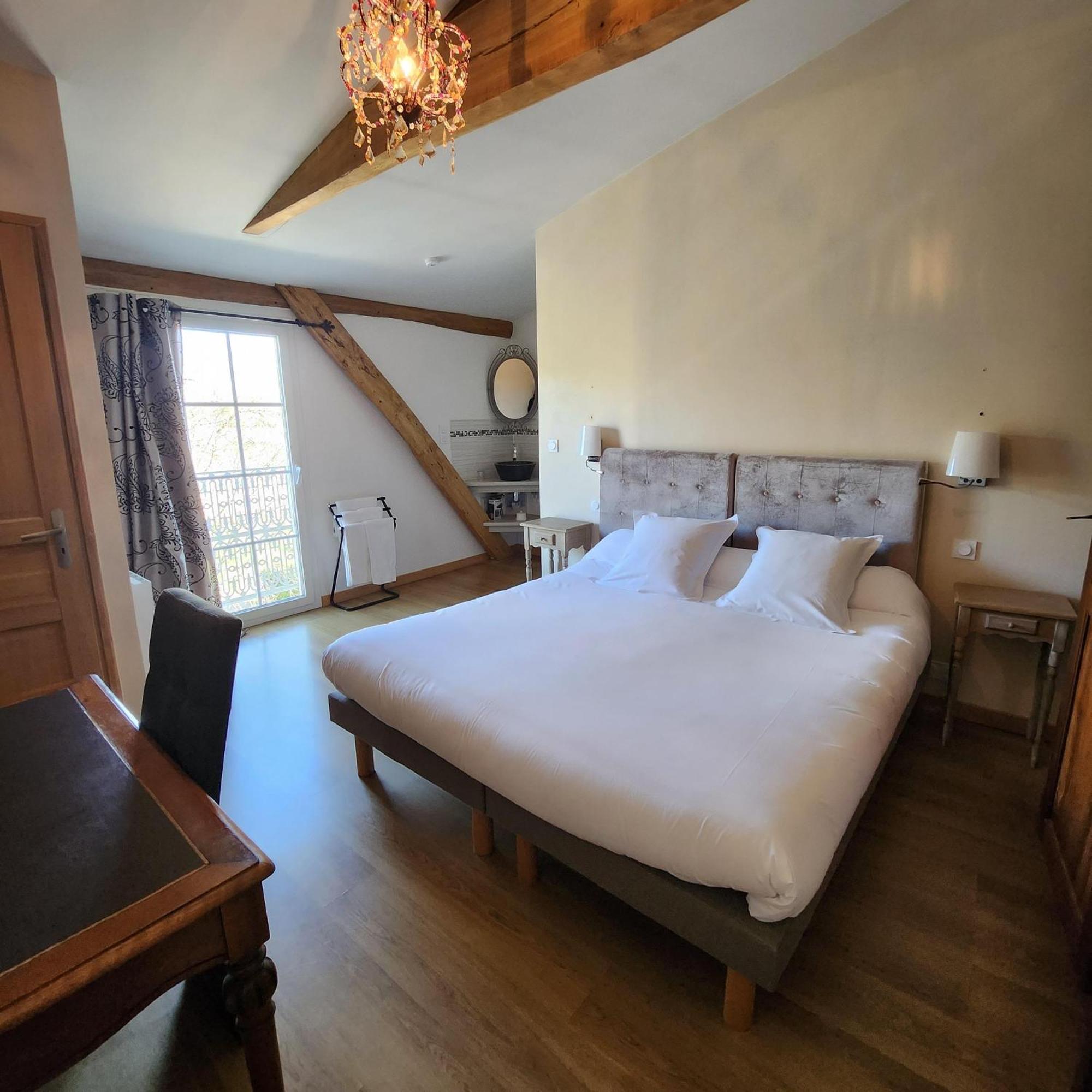 Hotel La Tour Perrier Eyrans Экстерьер фото