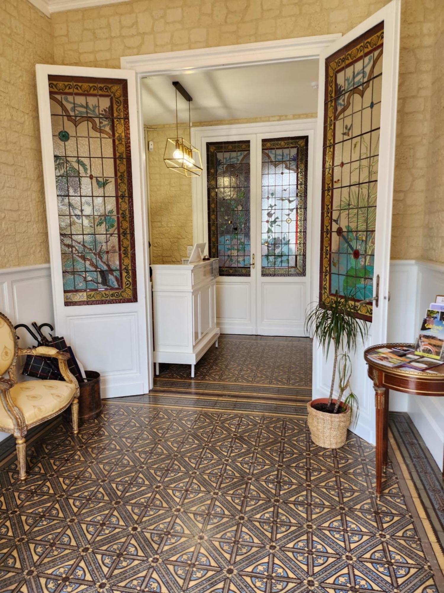 Hotel La Tour Perrier Eyrans Экстерьер фото
