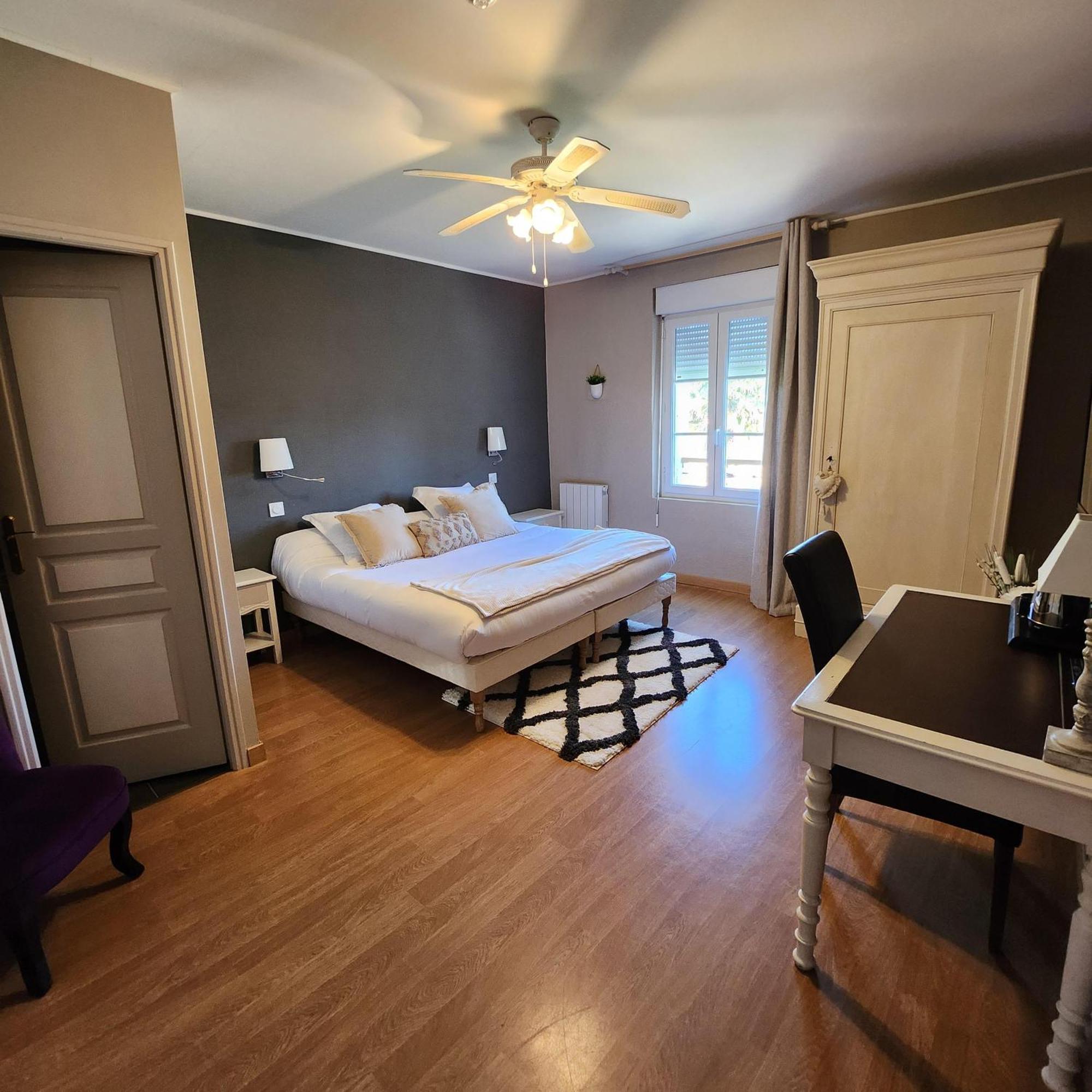 Hotel La Tour Perrier Eyrans Экстерьер фото