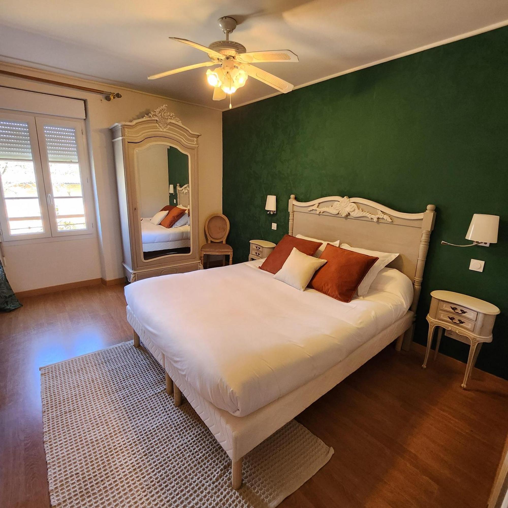 Hotel La Tour Perrier Eyrans Экстерьер фото