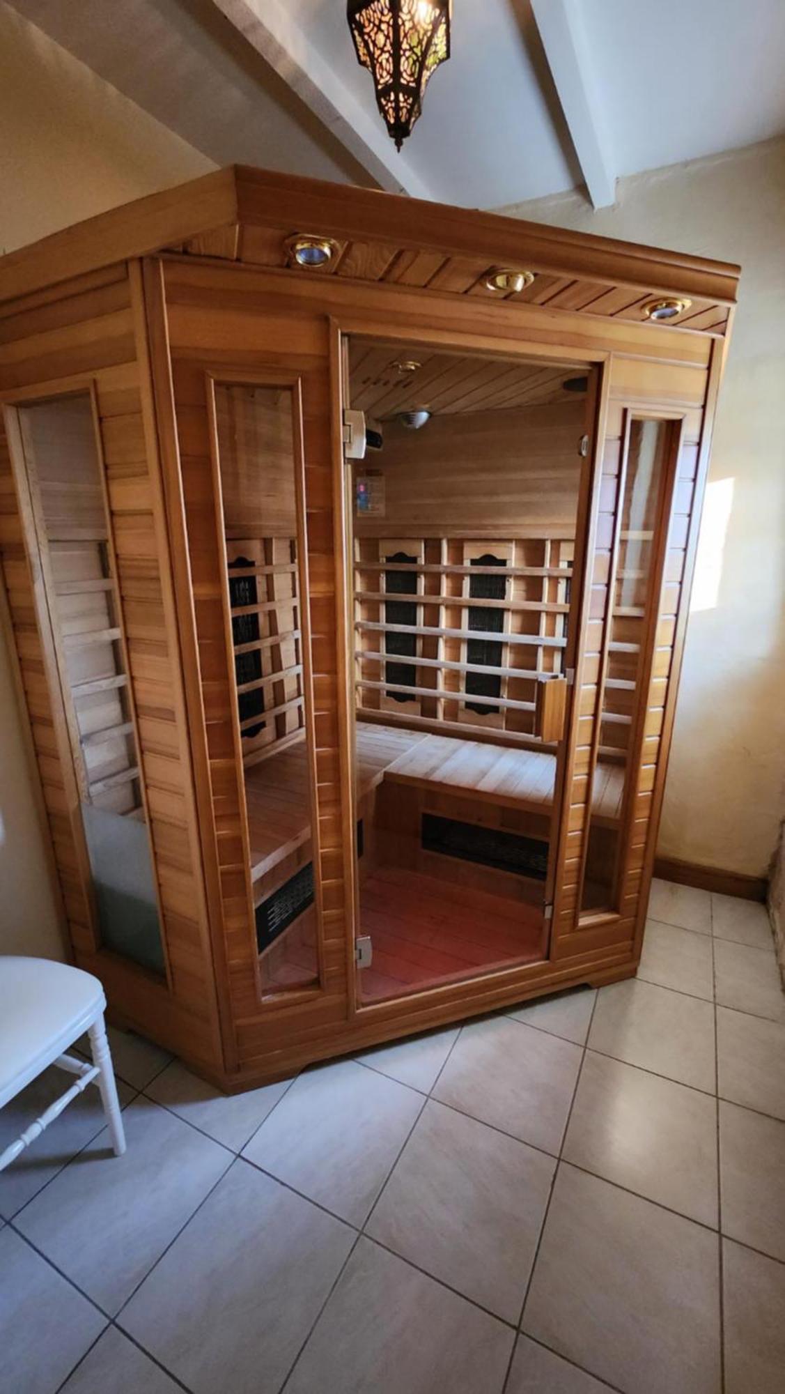 Hotel La Tour Perrier Eyrans Экстерьер фото